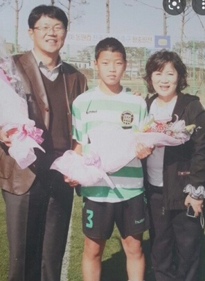 Parents of Hwang Hee-chan.